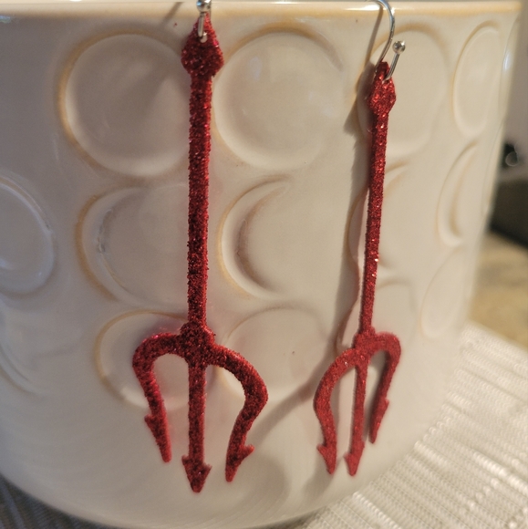 NEW Devilish Glitter Pitchfork Long Dangle Earrings, unisex - Picture 2 of 4